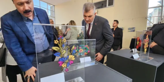 Kocaeli'de akademisyenlerden karma sergi