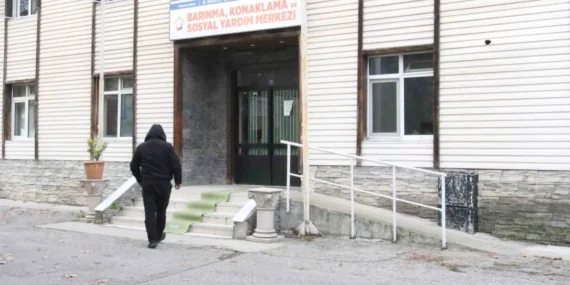 Kocaeli soğuklarda kimsesizlerin kimsesi oluyor