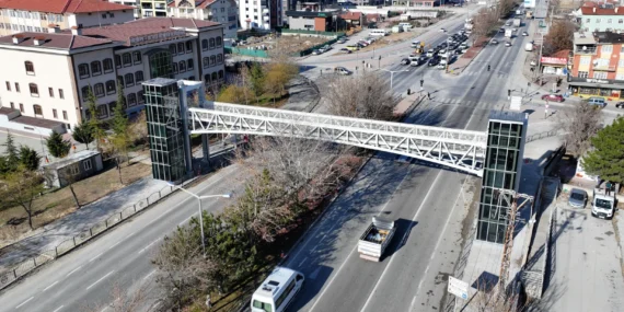 Konya’da yeniden inşa edilen Yaşar Doğu Yaya Üst Geçidi hizmete açıldı
