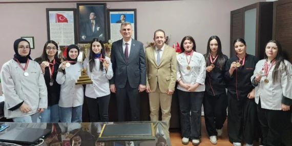 Lise öğrencilerinden büyük başarı