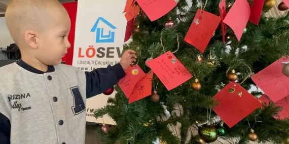 LÖSEV'den lösemili çocuklara yeni yıl partisi