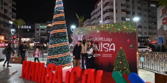Manisa caddeleri yeni yıla hazır