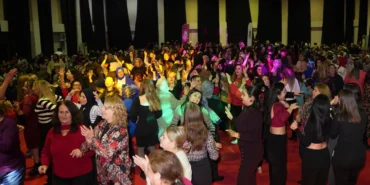 Manisalı kadınlar ‘Yeni yıl matinesi’nde buluştu