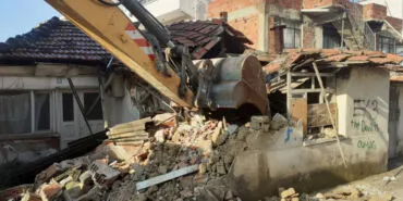 Bursa Osmangazi’de metruk binalar yıkılıyor