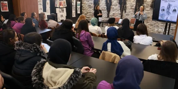 Modaya yön verenler Kocaeli'de gençlere cesaret aşıladı