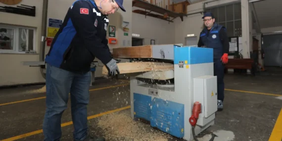 Muğla Büyükşehir Marangoz Atölyesi yüzde 69 tasarruf sağladı