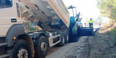 Sakarya'da şehrin en uzak noktasında asfalt atağı