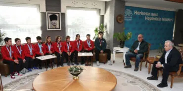 Bursa'da Başkan Özdemir başarılı sporcuları ağırladı