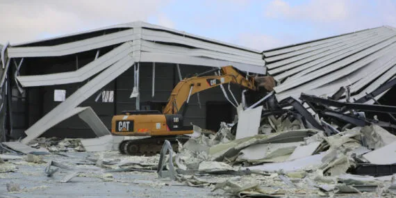 Bursa Nilüfer'de iki kaçak daha yıkıldı!