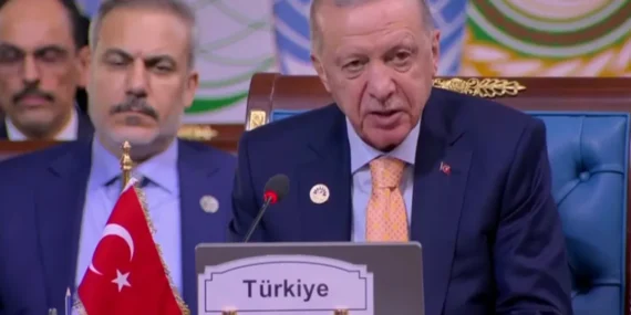 Erdoğan D-8'den mesaj verdi: Çok güçlü tepki vermeliyiz