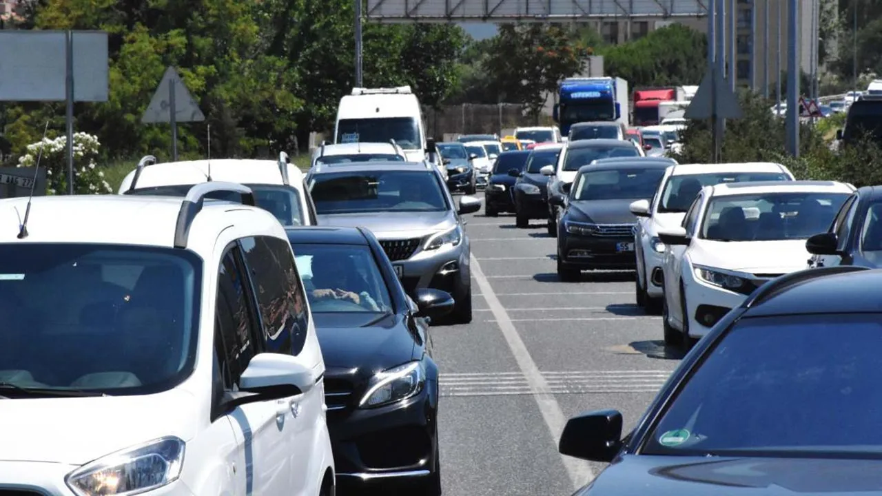 Türkiye'de Araç Sayısı 31 Milyonu, Bayburt'ta Araç Sayısı 18 Bini Aştı! Kasım Ayı Trafik Verileri Açıklandı