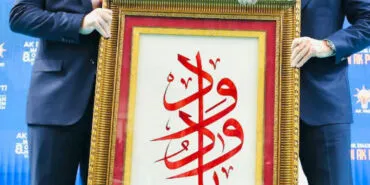 Uncu'dan Erdoğan'a 'Sevgi ve Muhabbet' yazılı tablo