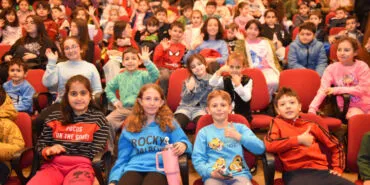 Bursa Yıldırım'da minikler gölge oyunuyla tanıştı