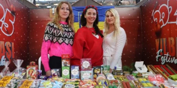 Yılbaşı Festivali Antalya Cam Piramit'te başladı