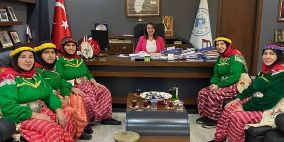 Yörük kadınlarından Başkan Tekin’e ziyaret