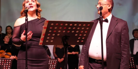 Zeki Müren sevilen şarkılarıyla anıldı