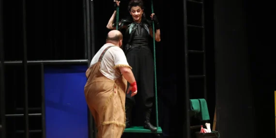 2025’in ilk sahnesi çocukların kahkahalarıyla geçti haberi