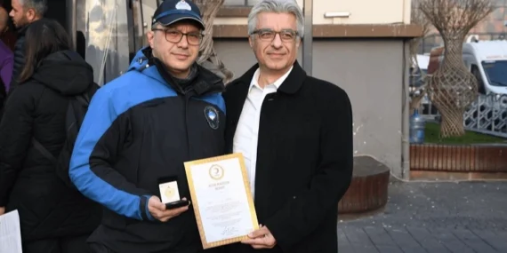 37 kez kan bağışlayan Balıkesirli zabıtaya Kızılay’dan ödül haberi