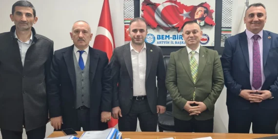 AK Parti Hopa ve Kemalpaşa'dan BEM-BİR-SEN'e ziyaret haberi