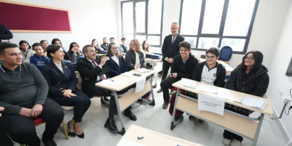 Adıyaman'da son teknoloji laboratuvara sahip Anadolu Lisesi açıldı haberi