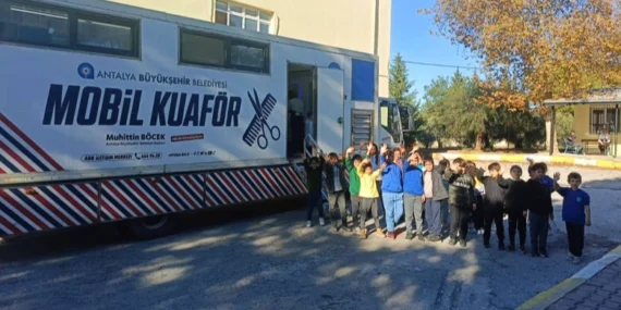 Antalya'da mobil kuaför tırı öğrencilerin hizmetinde haberi