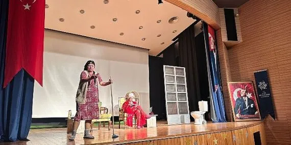 Aydın Büyükşehir Belediye Başkanı Özlem Çerçioğlu, ilçelerde yaşayan vatandaşları tiyatro etkinlikleri ile buluşturmaya devam ediyor. haberi