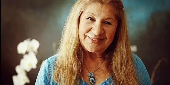 Ayla Algan kabri başında anılıyor