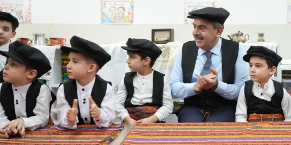 Bakan Tekin miniklerin etkinliklerine katıldı haberi