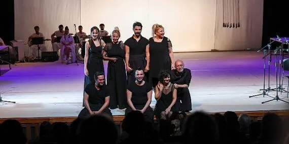 Bakırköy Belediye Tiyatroları’nda boş kalan koltuklar artık gençlerin