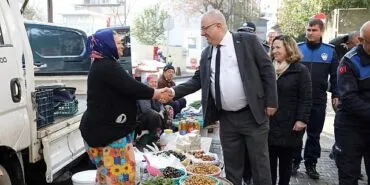 Başkan Ertaş Çarşamba Pazarında Esnafı Ziyaret Etti haberi