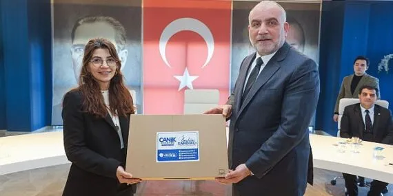 Başkan İbrahim Sandıkçı’dan Öğretmenlere Laptop