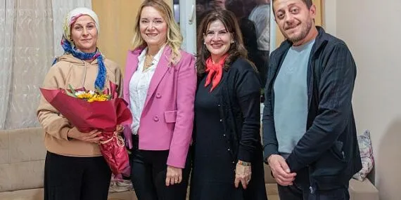 Başkan Mutlu yeni yılı komşularıyla birlikte karşıladı