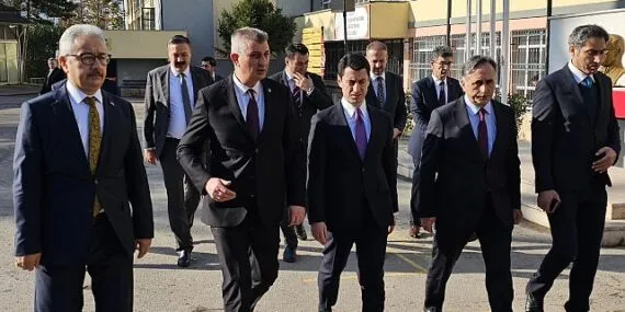 Başkan Sezer, Bakan Yardımcısı Macit ile Öğrencileri Ziyaret Etti haberi