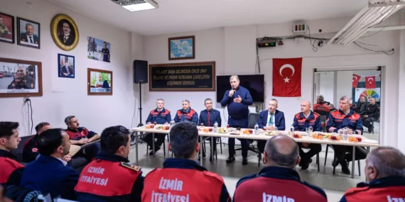 Başkan Tugay 2025’i nöbetteki itfaiyecilerle karşıladı