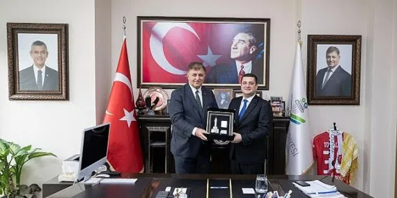 Başkan Tugay Torbalı’da koordinasyon toplantısı düzenledi  “İzmir’in ana arterlerini yenileyeceğiz” haberi