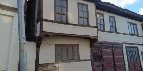 Bilecik Pazaryeri'nde tarihi binada çökme tehlikesi! haberi