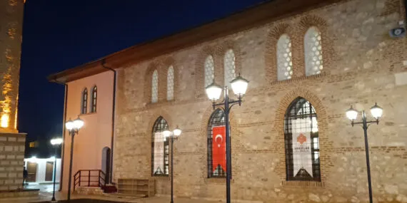 Bilecik’te tarihi camii 2 yıl sonra yeniden ibadete açıldı haberi