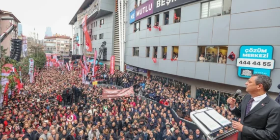 Binler Beşiktaş'ta büyük mitingte! Türk yargısına 'Özel' çağrı! haberi