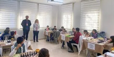 Bornova’da genç zihinler satrançla buluşuyor haberi