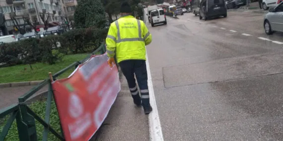 Bursa Büyükşehir'den 'izinsiz afiş' avı! haberi