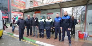 Bursa Gemlik’te otobüs durakları tertemiz haberi