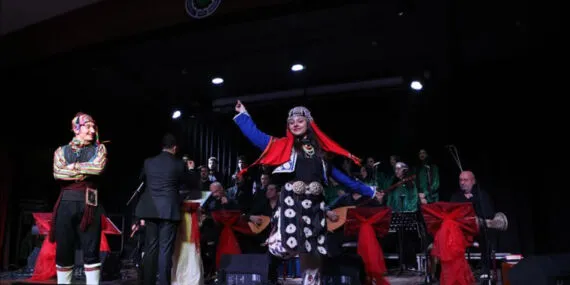 Bursa İnegöl'de gençler kulakların pasını sildi haberi