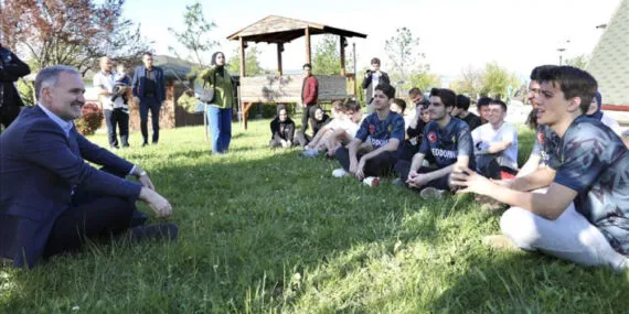 Bursa İnegöllü gençlere 5 milyon TL eğitim yardımı haberi