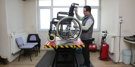 Bursa Nilüfer'de tekerlekli sandalyelere tamir haberi