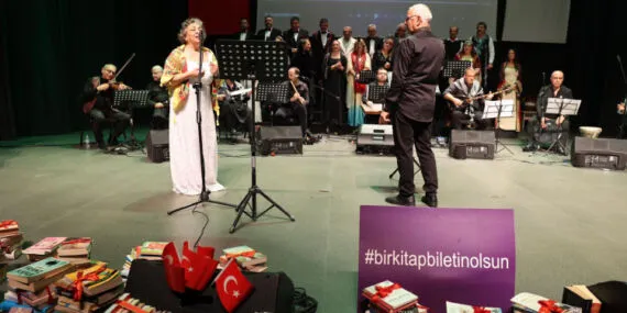 Bursa Osmangazi'de kitaplar bilet oldu, kütüphane rafları doldu haberi