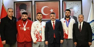 Bursa Yıldırım Belediye Başkanı Yılmaz şampiyonları ağırladı haberi