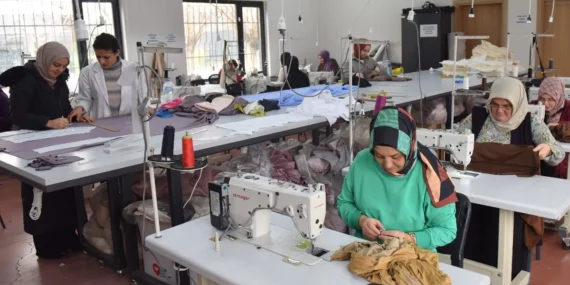 Bursa Yıldırım'da kadınlardan aile bütçelerine katkı haberi