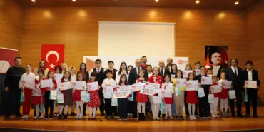 Bursa'da 'İstiklal Marşı'nı Güzel Okuma Şiir Yarışması'na il finali haberi