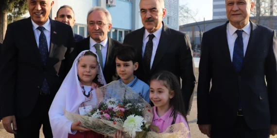 Bursa'da öğrencilerin karne heyecanı haberi