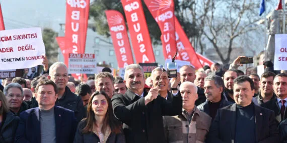 Bursa'dan adaletsizliğe yürüdüler haberi